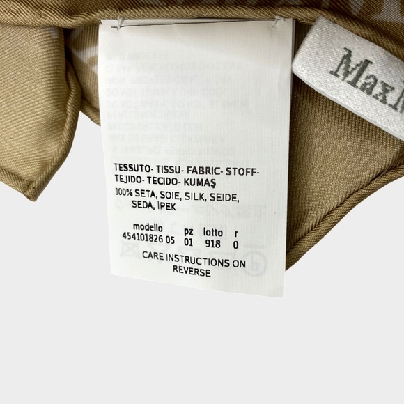 MAX MARA WOMEN'S WHITE AND NUDE CITY NAME PRINT SCARF - Picture 4 of 5